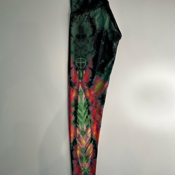 TEEKI Feather Dreamcatcher High Rise Hot Pant Leggings in Green - Picture 3 of 7